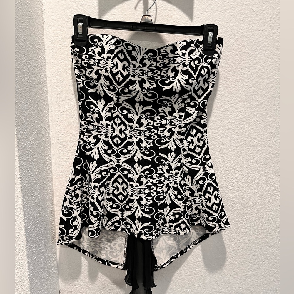 Strapless black and white scroll print top